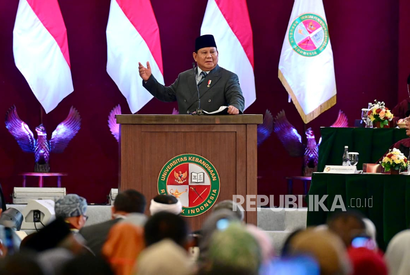 President Prabowo Subianto delivered a scientific oration at UKRI students' graduation at Trans Convention Centre, Bandung City, West Java Province, Saturday (18/10/2025).
