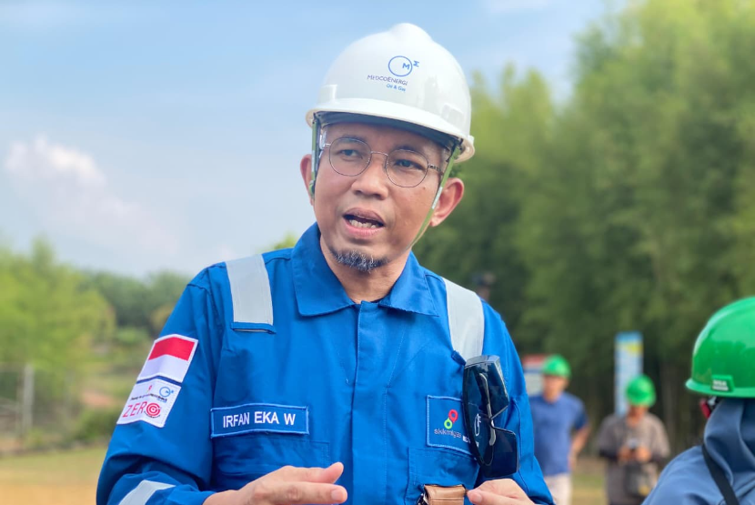VP Operation Onshore Asset Medco E&P Indonesia, Irfan Eka Wardhana menjelaskan berbagai akselerasi perusahaan melalui operasi di South Sumatera Block dalam menopang ketahanan energi nasional. Irfan dan jajarannya bertemu awak media di Kantor Medco yang berlokasi di Wilayah Kerja Soka, Sumatera Selatan, Ahad (19/10/2025). 