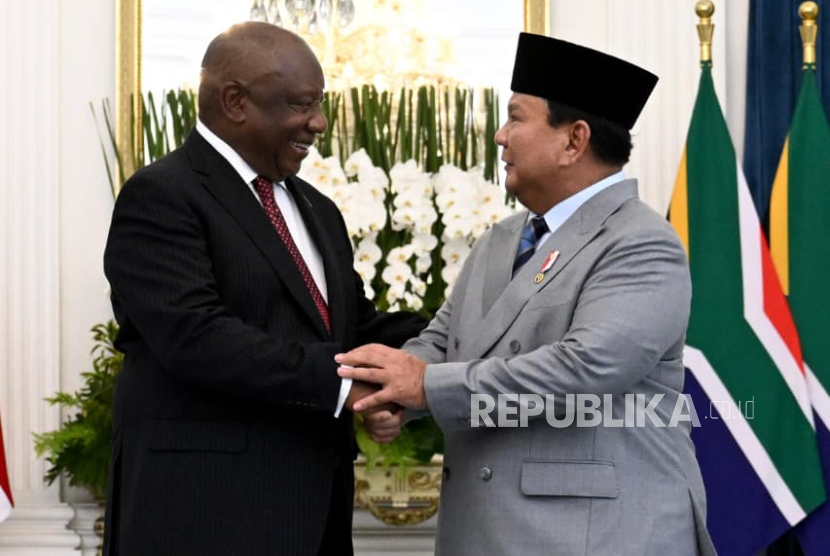 Presiden RI Jenderal (Purn) Prabowo Subianto bersama Presiden Afrika Selatan Matamela Cyril Ramaphosa di Istana Merdeka, Jakarta Pusat, Rabu (22/10/2025).