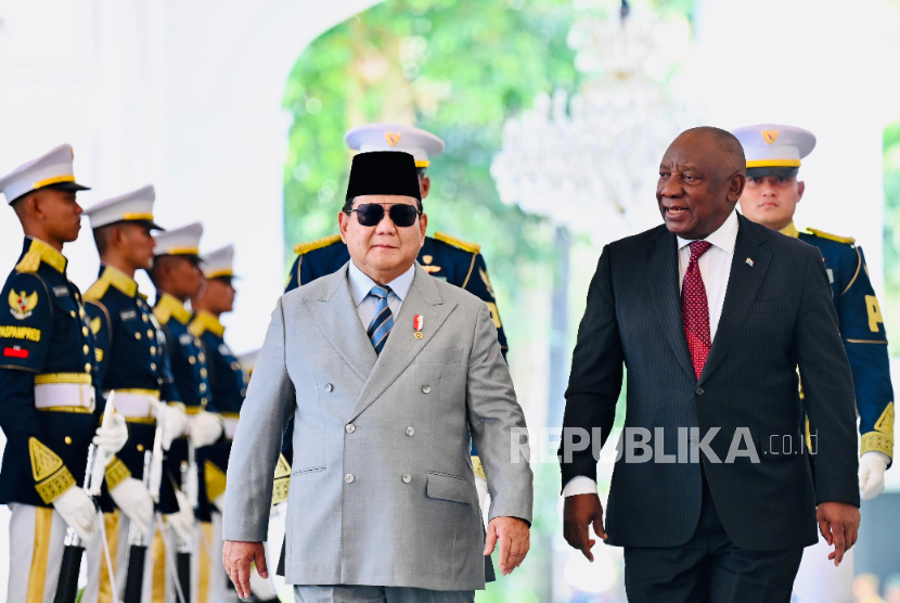 Presiden RI Jenderal (Purn) Prabowo Subianto bersama Presiden Afrika Selatan Matamela Cyril Ramaphosa di Istana Merdeka, Jakarta Pusat, Rabu (22/10/2025).