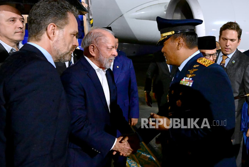 Presiden Brasil Luiz Inacio Lula da Silva di Pangkalan Udara (Lanud) Halim Perdanakusuma, Jakarta Timur pada Rabu (22/10/2025) petang WIB.
