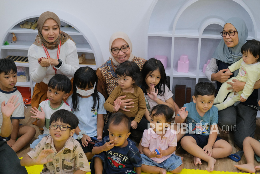 Menteri Pemberdayaan Perempuan dan Perlindungan Anak (PPPA) Arifah Choiri Fauzi dalam peresmian iPLAY @ Godrej