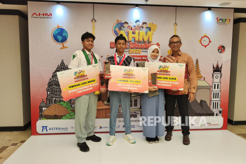 Muda, Cerdas, dan Peduli: Cerita di Balik Tiga Pemenang AHM Best Student 2025