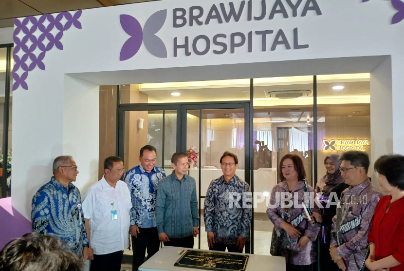 Menkes Budi Gunadi Sadikin meresmikan Brawijaya Hospital Taman Mini di Jakarta Timur, Selasa (28/10/2025).