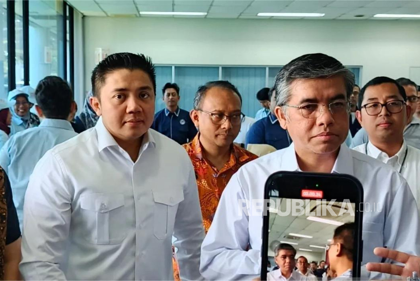 Menaker dan Seskab Tinjau Program Magang Nasional di Cikarang