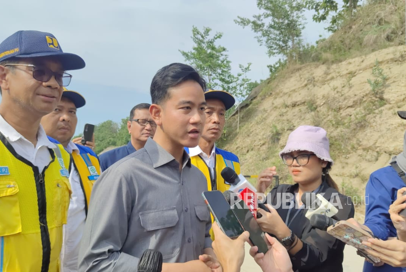 Gibran Dukung Soeharto dan Gus Dur Diberi Gelar Pahlawan Nasional