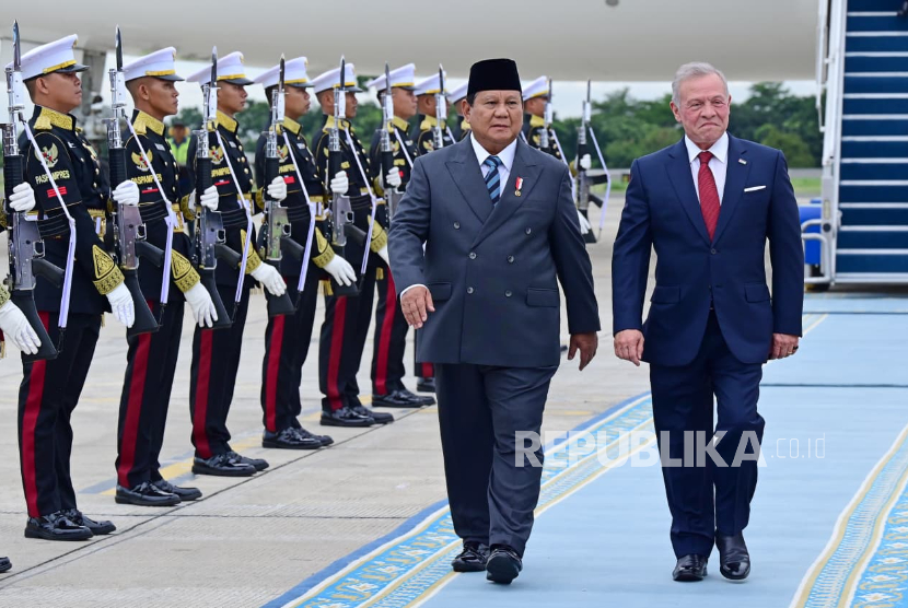 Prabowo Terima Medali 'Bejeweled Grand Cordon Al-Nahda' dari Raja Abdullah II