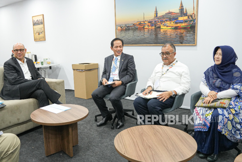 Delegasi Indonesia menyerahkan dua dokumen penting kepada Perserikatan Bangsa-Bangsa (PBB) diwakili Simon E Stiell, yaitu NAP dan SNDC.