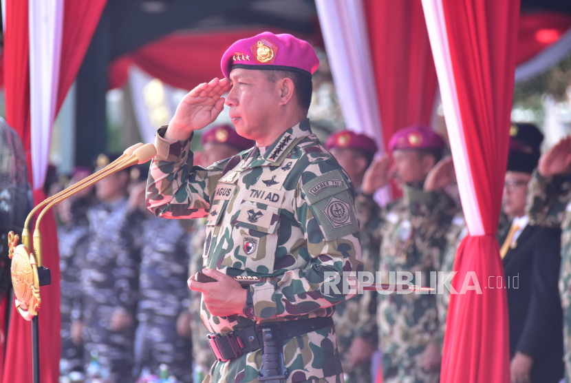Panglima TNI Jenderal Agus Subiyanto resmi dikukuhkan sebagai Warga Kehormatan Korps Marinir ke-49.