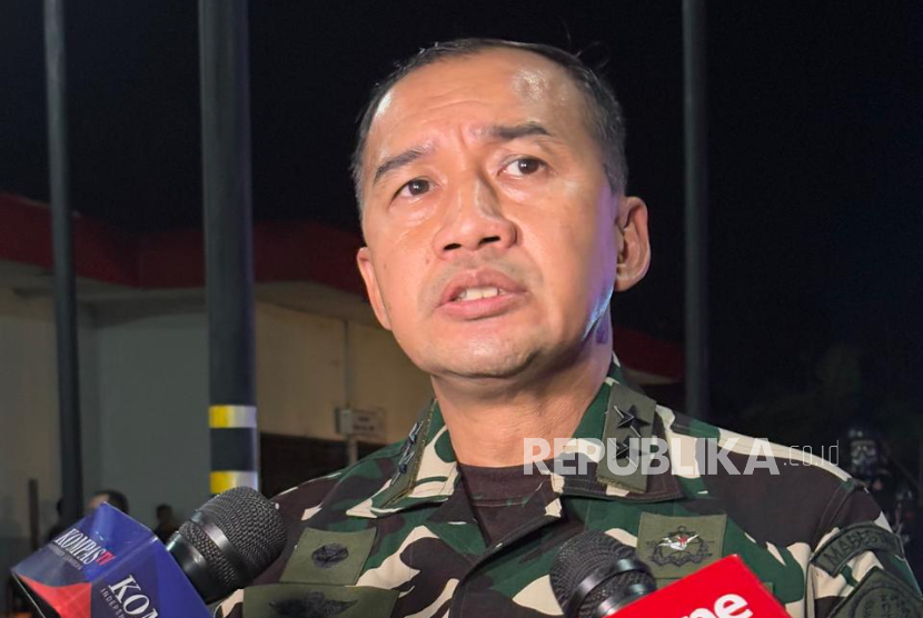 Kapuspen TNI Mayjen (Mar) Freddy Ardianzah di Bandara Depati Amir, Selasa (18/11/2025).