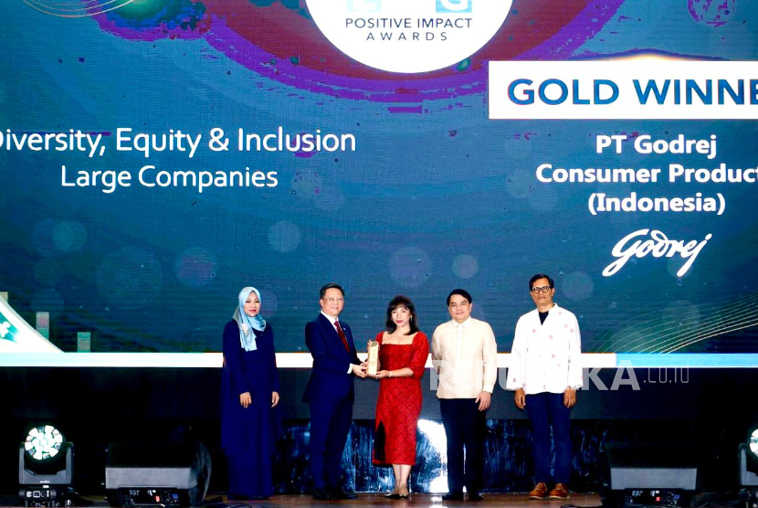 GCPI meraih Positive Impact Awards karena kebijakan profamily bagi karyawan.