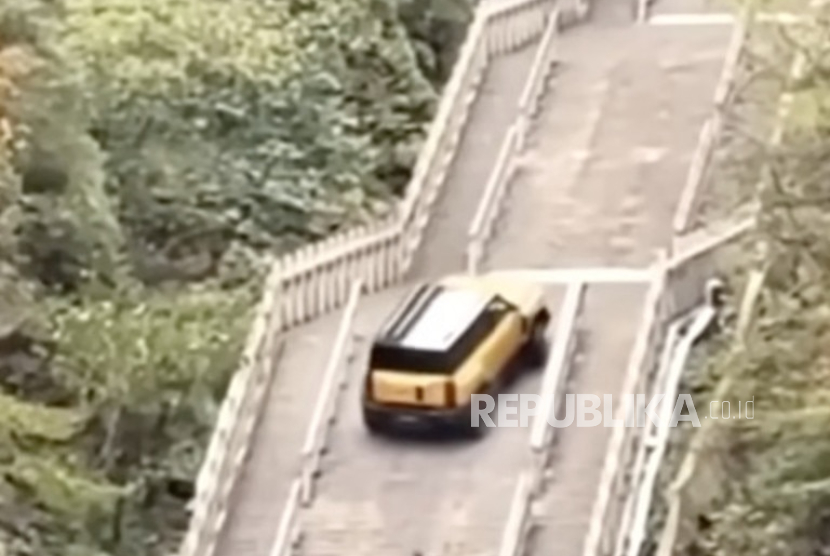 Fengyun X3L gagal dalam tantangan mendaki anak tangga.