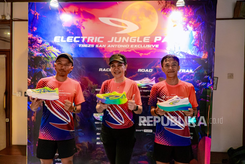 Presiden Direktur & Co-Founder 910 Nineten, Anastasia Irene (tengah), Ahad (23/11/2025). Produsen sepatu lari Indonesia ini akan tampil di  The Running Event (TRE) di San Antonio, Amerika Serikat pada 2-4 Desember 2025.