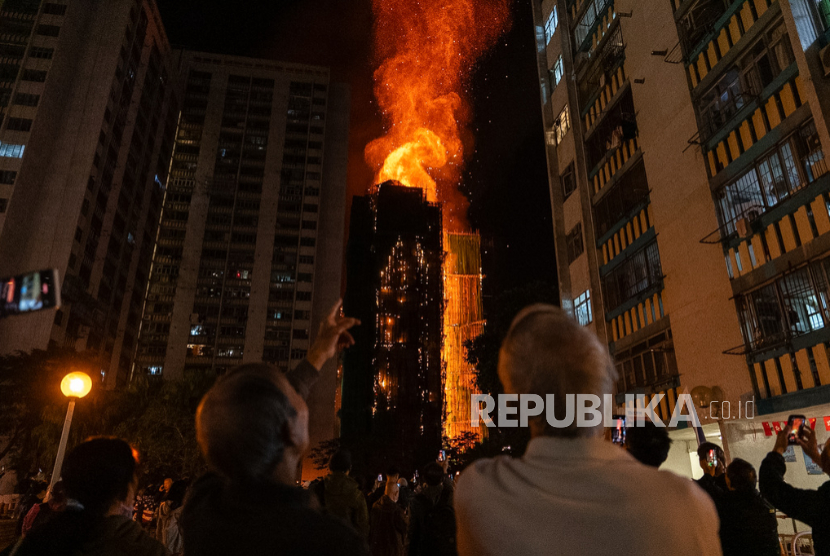 Kemlu: Dua WNI Dipastikan Tewas dalam Kebakaran Hebat Apartemen Hong Kong