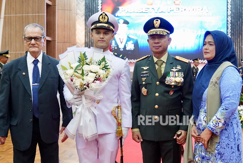 Dilantik Panglima TNI, Juara Dunia Rizki Juniansyah Resmi Berpangkat Letda