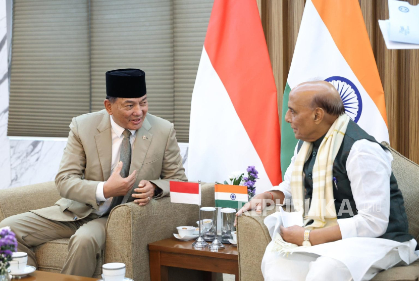 Menhan RI Sjafrie Sjamsoeddin dan Menhan India Rajnath Singh di New Delhi, Kamis (27/11/2025).