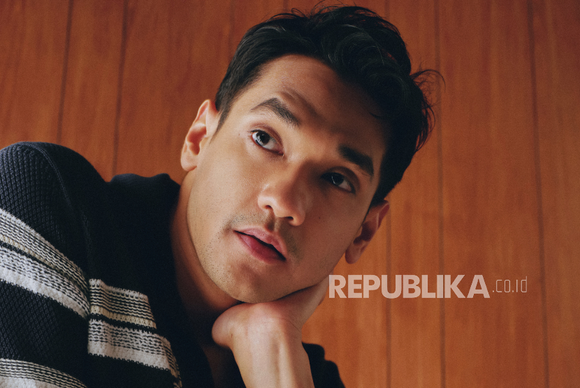 Penyanyi Afgan. Afgan merilis album terbaru berjudul Retrospektif, setelah tujuh tahun lamanya absen merilis album penuh berbahasa Indonesia. 