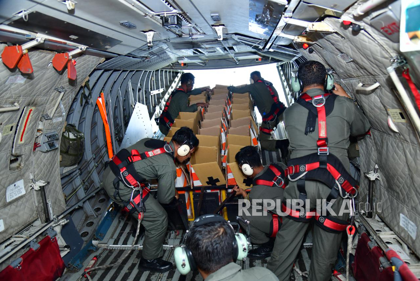 Mirip Gaza, TNI Gunakan Airdrop Salurkan Bantuan ke Wilayah Terisolasi