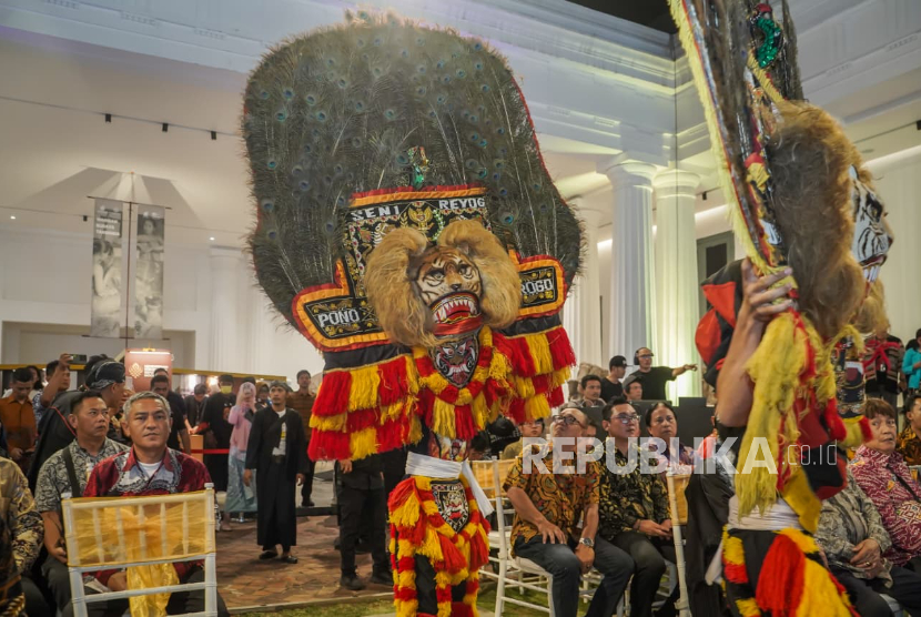 Pertunjukan seni Reyog di Museum Nasional, Jakarta Pusat, Selasa (2/12/2025) malam WIB.