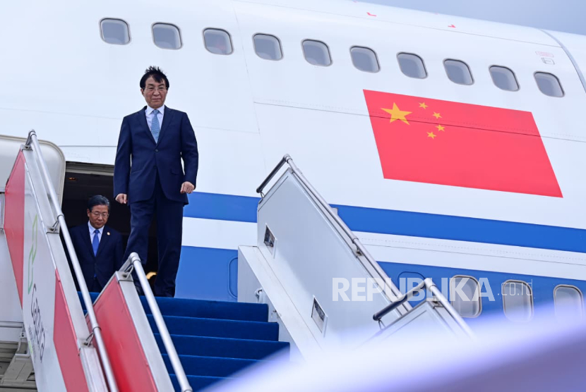 Ketua Majelis Permusyawaratan Rakyat (MPR) Republik Rakyat China (RRC) Wang Huning tiba di Bandara Soekarno-Hatta, Kota Tangerang, Provinsi Banten, Rabu (3/12/2025) sekitar pukul 13.25 WIB. 