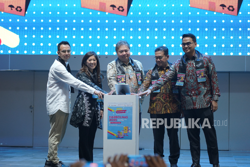 Menko Perekonomian Airlangga Hartarto memimpin peluncuran program Harbolnas 2025.