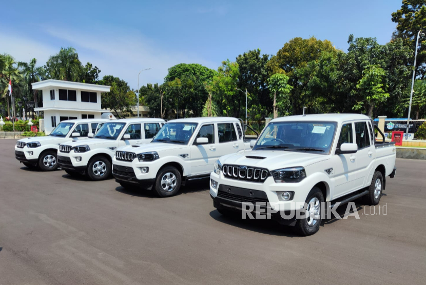 Mobil Mahindra Scorpio Double Cabin Pikap 4x4.