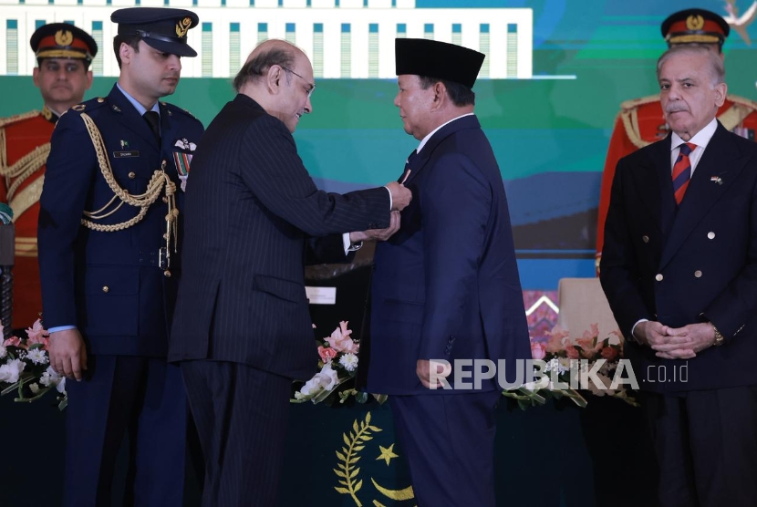 Presiden Asif Ali Anugerahkan Prabowo Bintang Tertinggi Nishan-e-Pakistan