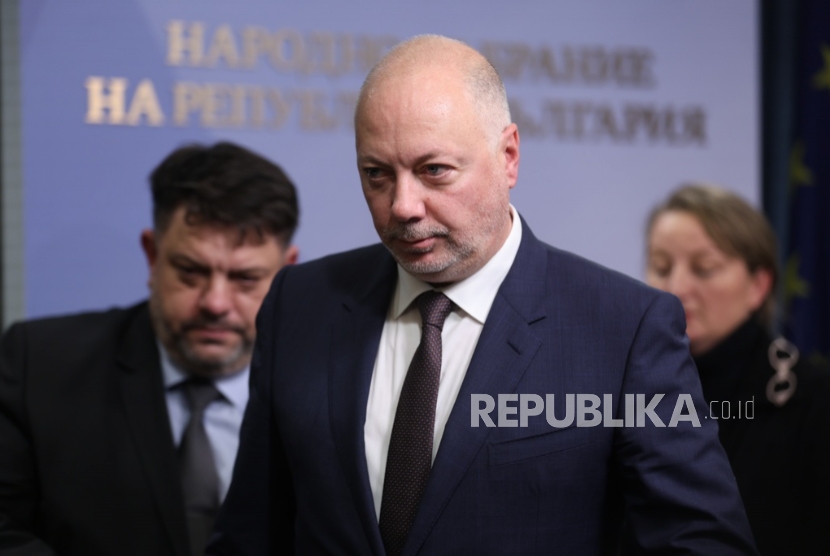 Perdana Menteri Bulgaria Rosen Zhelyazkov mengumumkan mengundurkan diri menyusul protes massal, di Parlemen Bulgaria di Sofia, Bulgaria, Kamis, 11 Desember 2025.