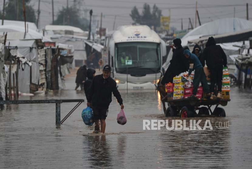 Badai Dahsyat Renggut 12 Nyawa di Gaza
