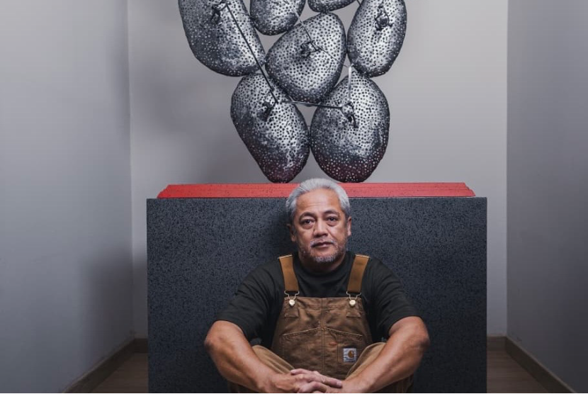 Seniman patung logam Redy Rahadian