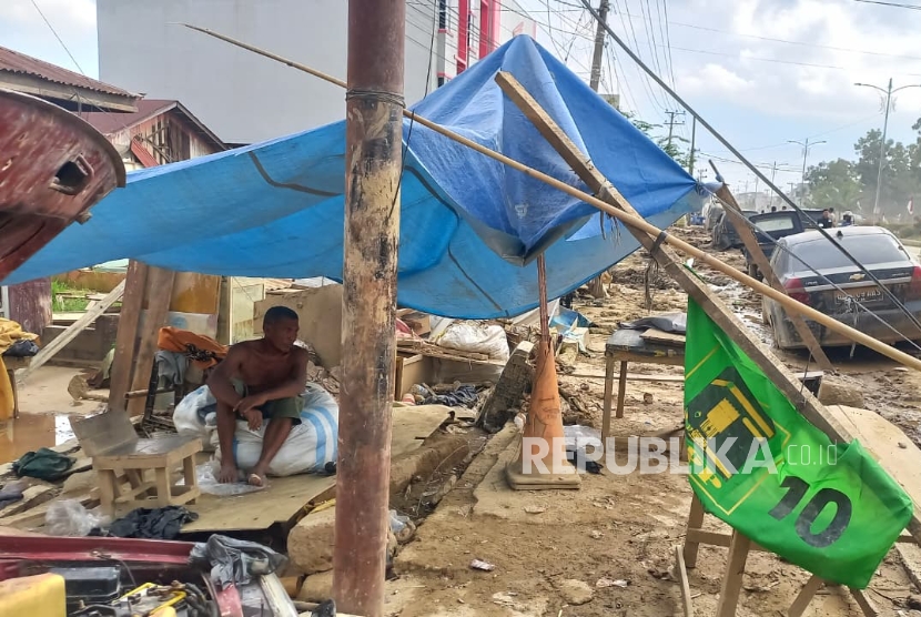 Warga Terdampak Banjir di Aceh Tamiang: Rumah Penuh Lumpur, Sebulan Tidur di Terpal