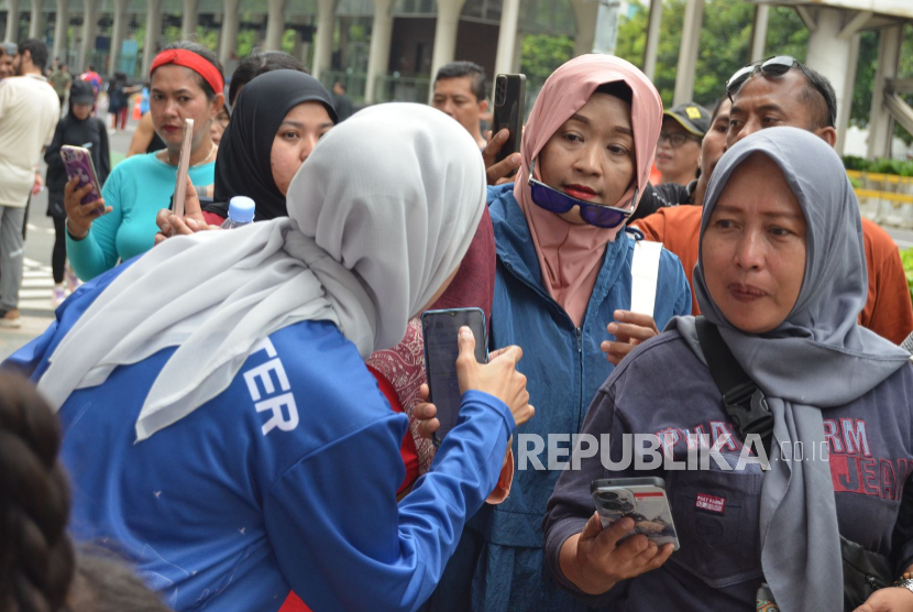 Gelar Aktivasi Publik, Adrink Bagikan 5.000 Botol Air Minum di CFD