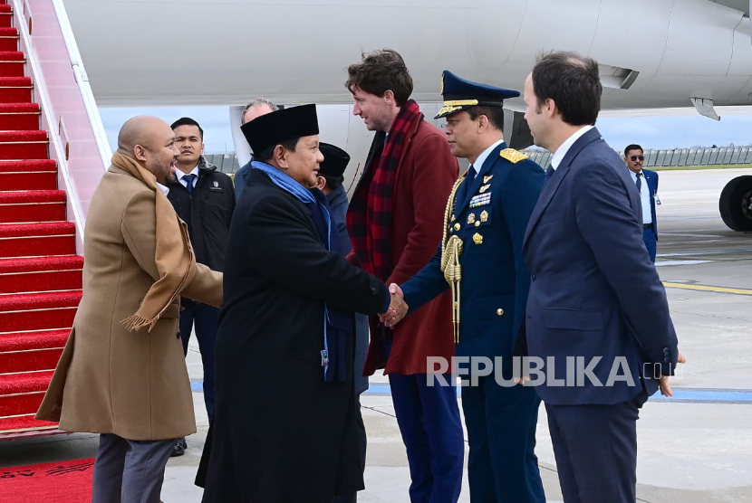 Prabowo Dijamu Macron di Istana Elysee Jelang Serah Terima Tiga Jet Tempur Rafale