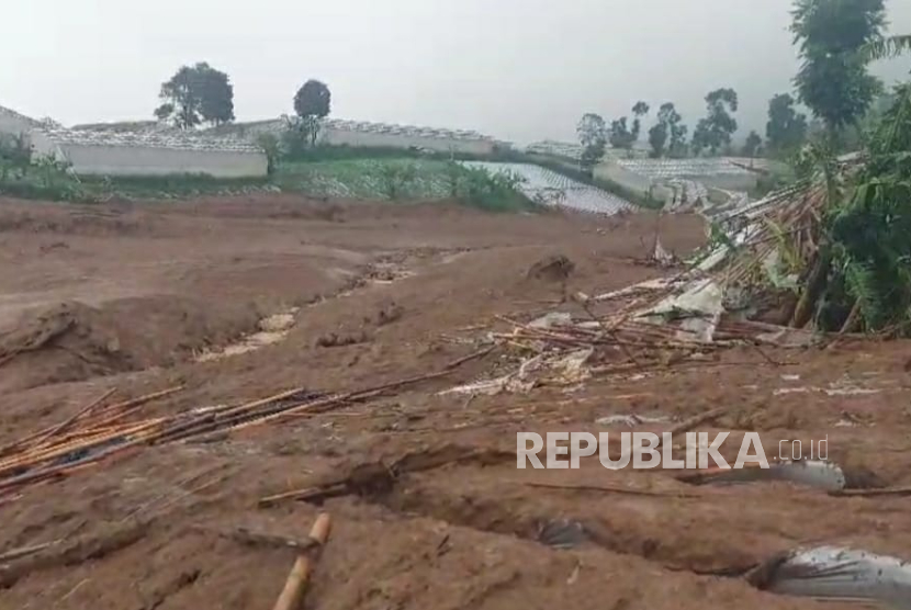 84 Orang Masih Hilang akibat Longsor di Cisarua Bandung Barat, Basarnas Diminta Gerak Cepat