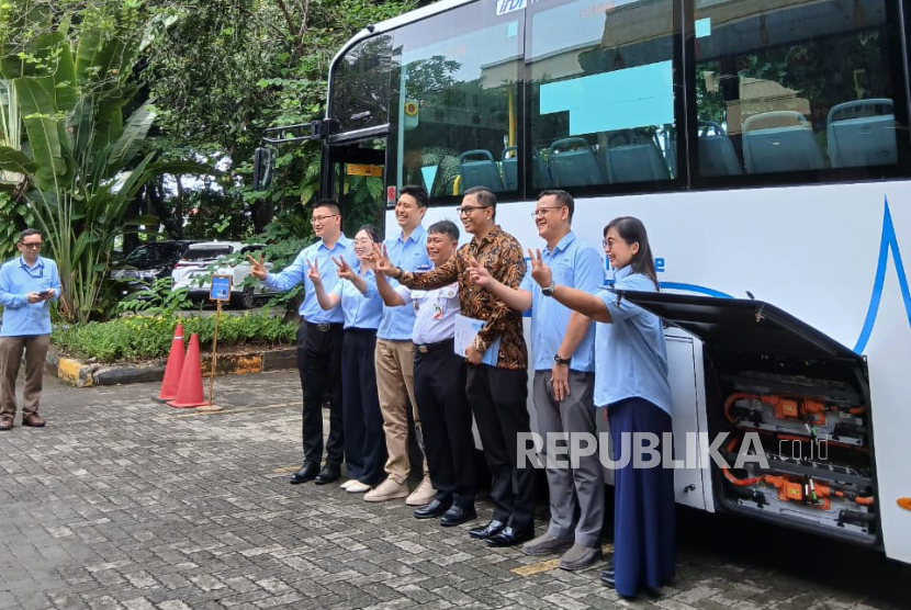 Dukung Net Zero Emission, INVI Luncurkan Bus Medium Listrik Transjakarta Terbaru