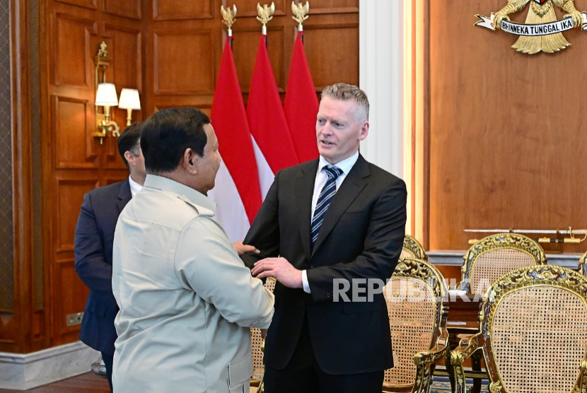 Presiden RI Jenderal (Purn) Prabowo Subianto bersama petinggi Embraer di Istana Merdeka, Jakarta Pusat, Senin (2/2/2026) sore WIB. 