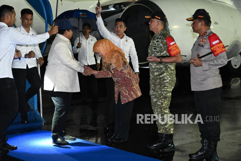 Presiden Prabowo Subianto tiba di Bandara Abdulrachman Saleh, Pakis Kabupaten Malang, Sabtu (7/2/2026) sekitar pukul 18.40 WIB.