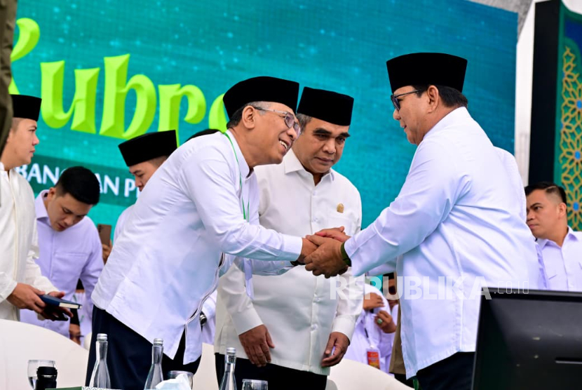 Presiden RI Jenderal (Purn) Prabowo Subianto menghadiri Mujahadah Kubro Satu Abad Nahdlatul Ulama (NU) di Stadion Gajayana, Kota Malang, Provinsi Jawa Timur, Ahad (8/2/2026).