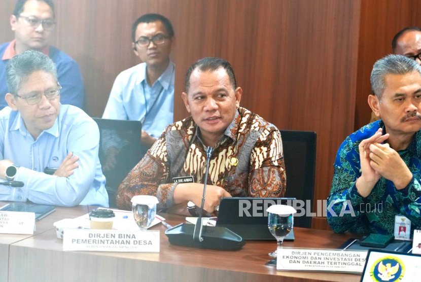 Dirjen Bina Pemdes Kemendagri, La Ode Ahmad P Bolombo saat Rapat Koordinasi Terbatas (Rakortas).