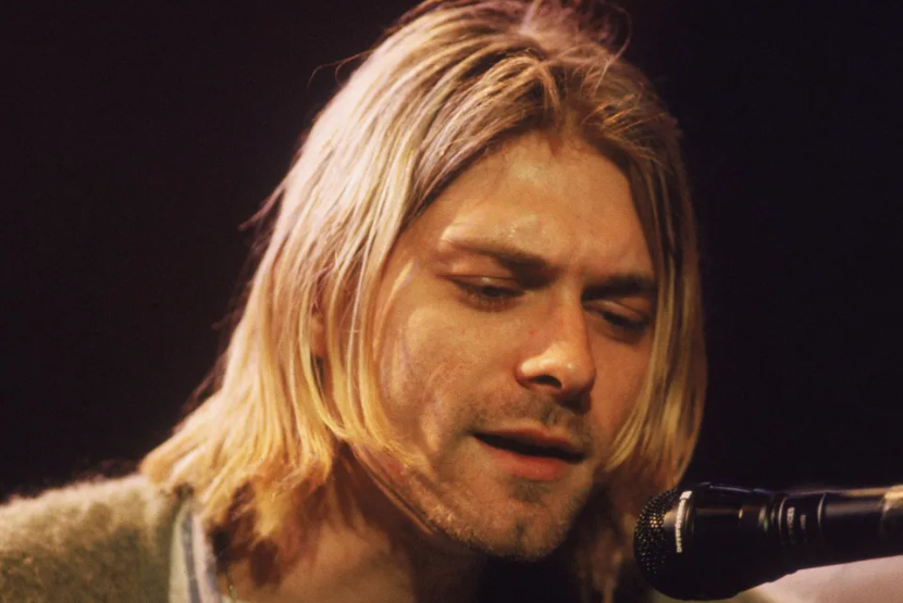 Pentolan Nirvana Kurt Cobain saat tampil di MTV Unplugged pada 1993, setahun sebelum kematiannya.