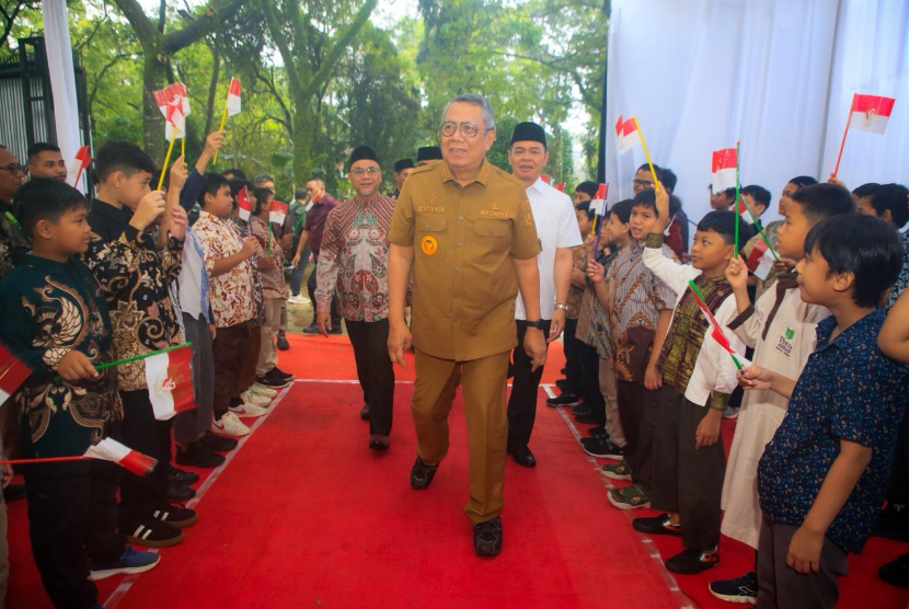 Wali Kota Tangerang Selatan Benyamin Davni.