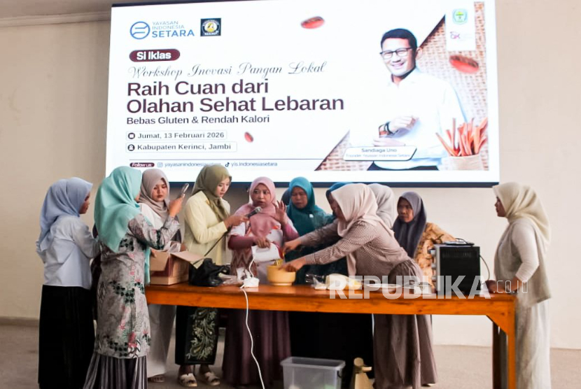 Yayasan Indonesia Setara (YIS) berkolaborasi dengan Rumah Kreatif Nekno dan Otoritas Jasa Keuangan (OJK) memberikan pelatihan pembuatan olahan komoditas lokal berupa kue kering gluten free dan rendah kalori.