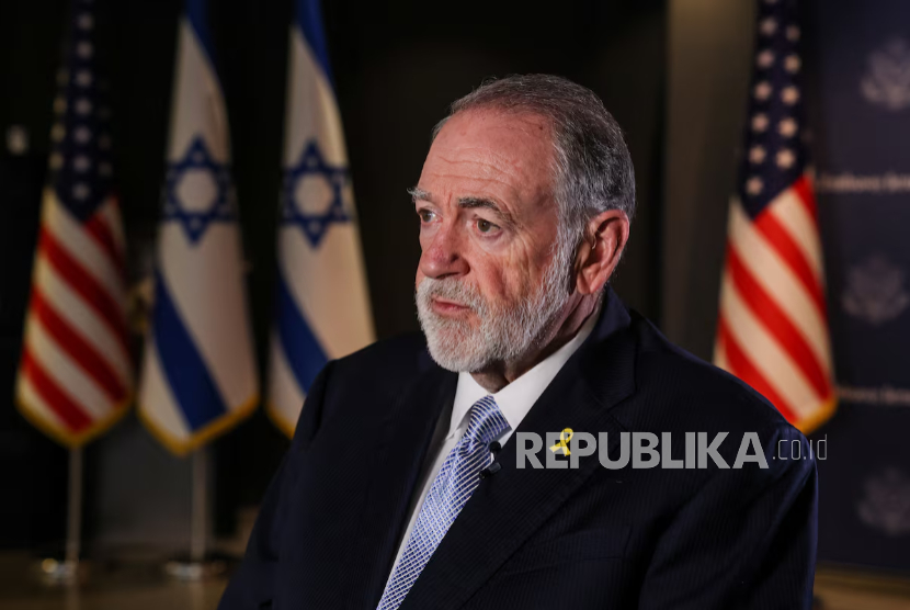 Duta Besar AS untuk Israel Mike Huckabee dalam wawancara dengan di Yerusalem, 10 September 2025. 