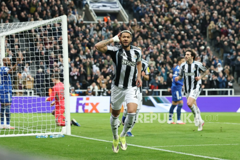 Pemain Newcastle United Joelinton merayakan gol ke gawang Qarabag dalam pertandingan leg kedua babak playoff 16 besar Liga Champions di St James Park, Newcastle, Rabu (24/2/2026) dini hari WIB.