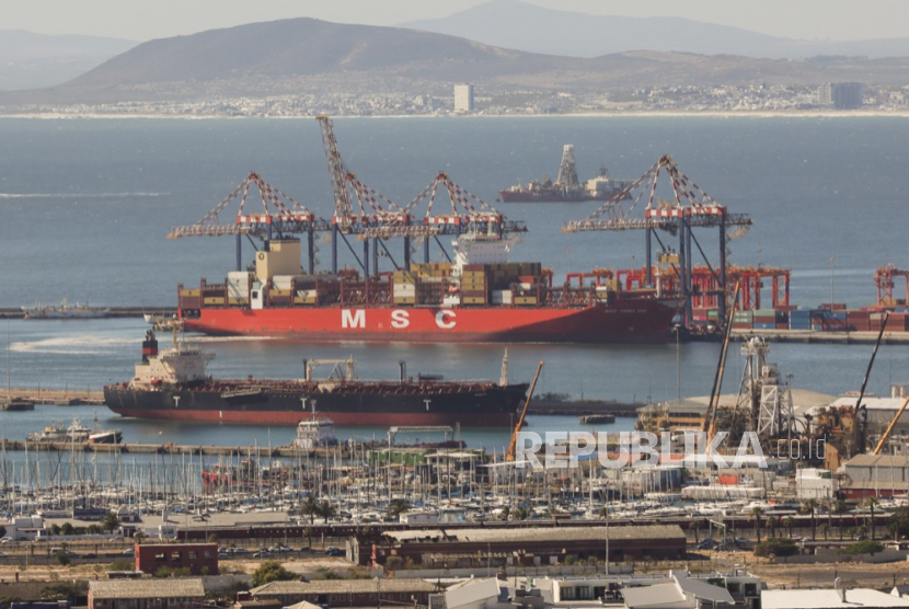 ILUSTRASI Penutupan Selat Hormuz oleh Iran berdampak pada ekonomi global.