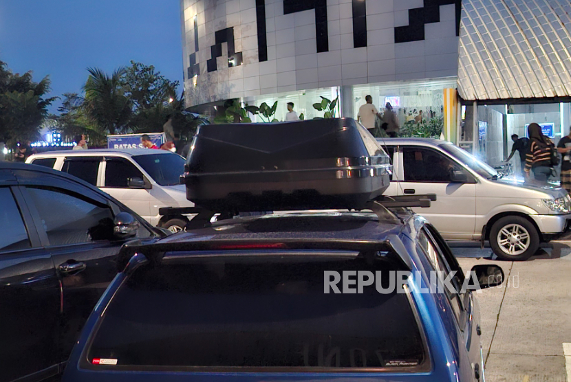 Ilustrasi kendaraan dengan roofbox. Pakar keselamatan berkendara mengimbau pemudik untuk tidak membawa barang terlalu banyak untuk menghindari penggunaan roofbox.
