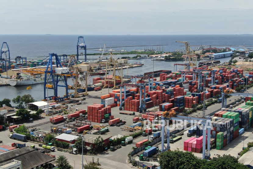 Aktivitas logistik pada awal Ramadhan tetap menunjukkan tren positif di berbagai wilayah operasional IPC Terminal Petikemas (IPC TPK). 