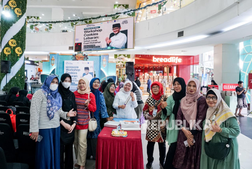 Pelatihan diikuti 50 ibu rumah tangga dengan tujuan membuka peluang usaha kue kering rumahan menjelang Lebaran.