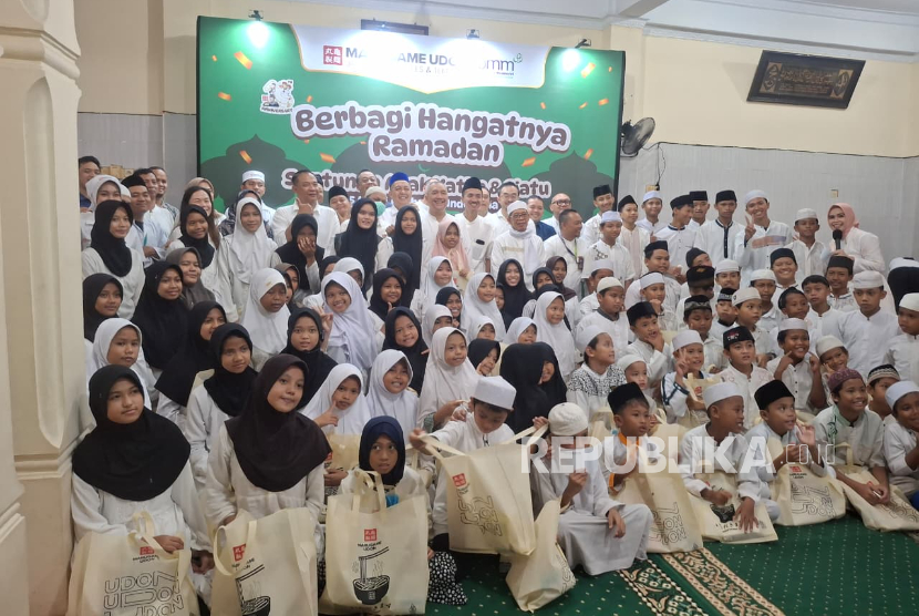 Program Berbagi Hangatnya Ramadhan bersama anak-anak yatim piatu dan dhuafa yang digelar Marugame Udon Indonesia Bersama Baitulmaal Muamalat (BMM) di Panti Asuhan Annimah, Cakung, Jakarta Timur, Kamis (12/3/2026). 