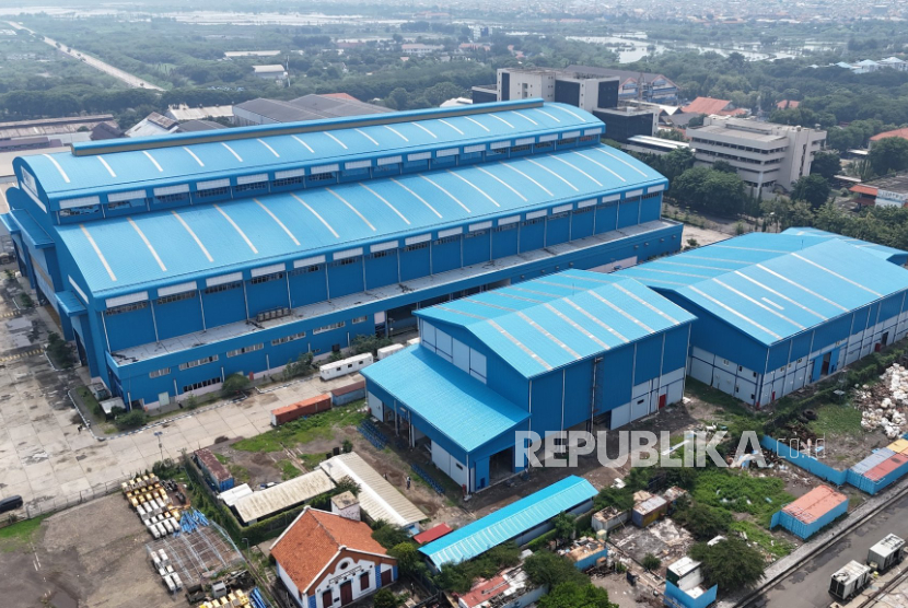 Kompleks PT PAL Indonesia di Kota Surabaya, Jawa Timur.